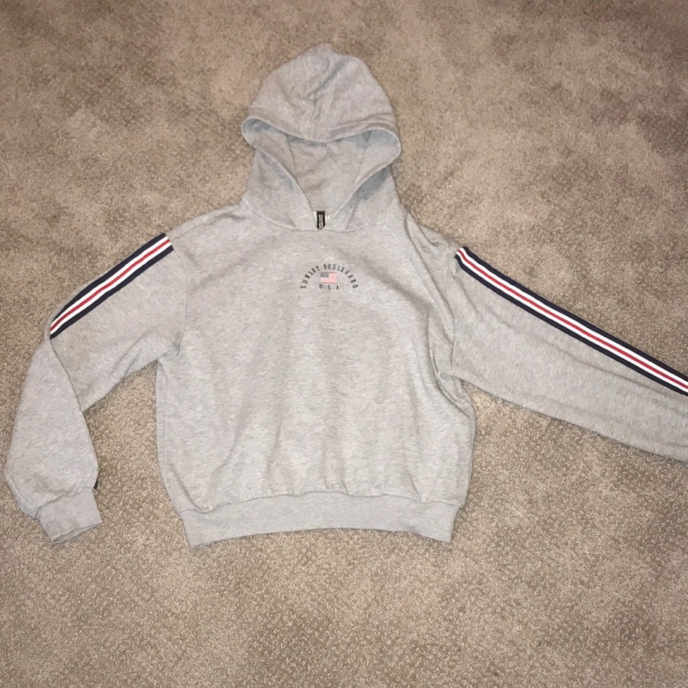 Divided H&M crop sweatshirt